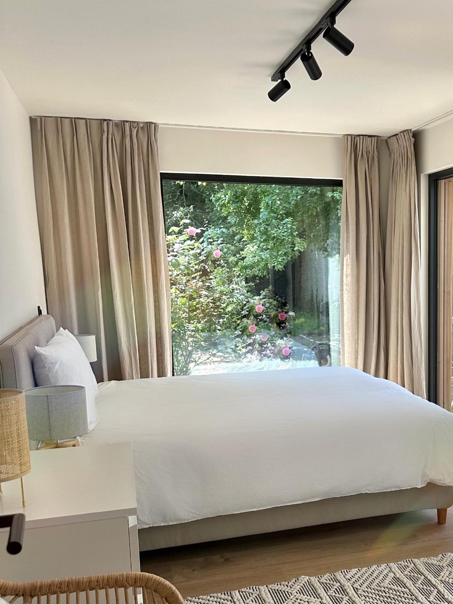Luxury With Cosy Garden! Gand
